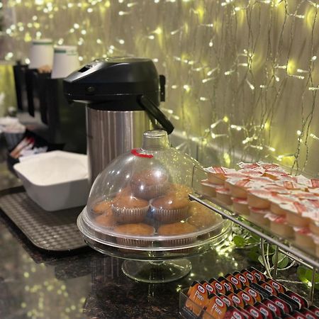 Lone Star Hotel نورث باتلفورد المظهر الخارجي الصورة
